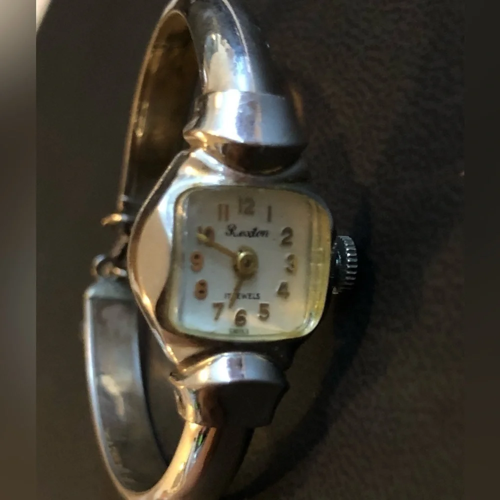 Vintage Silver-tone Rexton 17 Jewels Watch